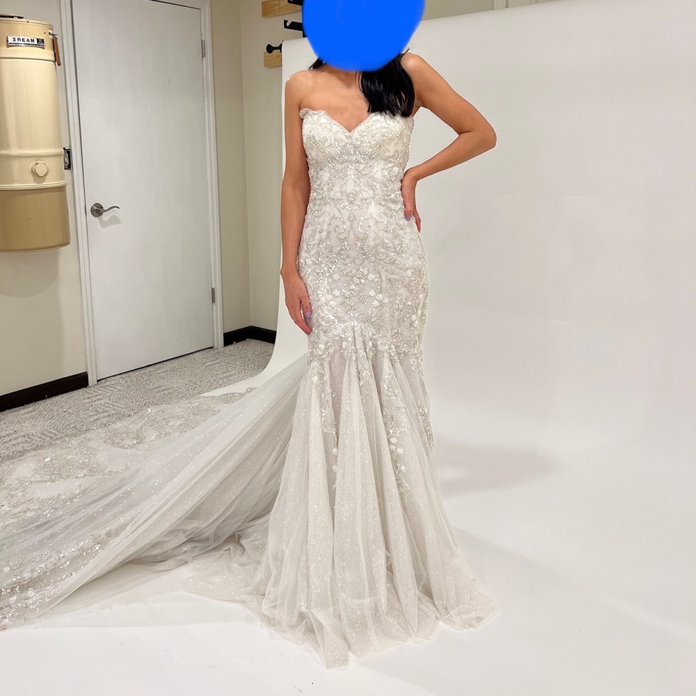 Brand New Ashley & Justin Wedding Dress. Size 6.